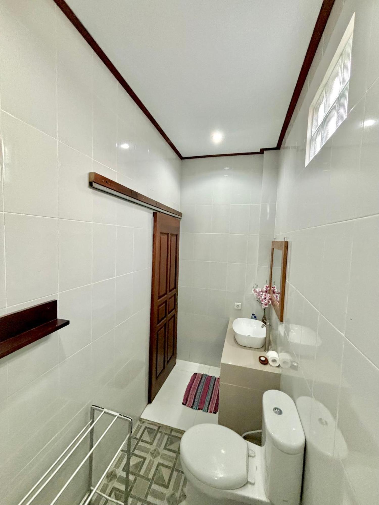 The Lima Home Stay In Canggu Экстерьер фото