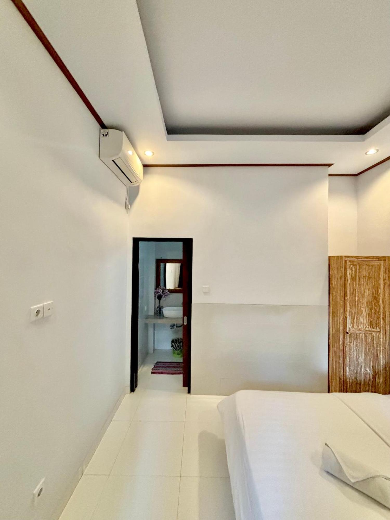 The Lima Home Stay In Canggu Экстерьер фото
